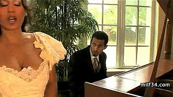 Horny milf gets kinky