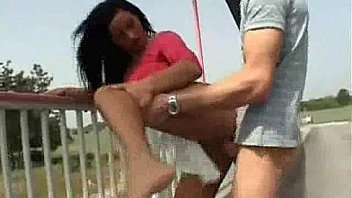 Amateurs fuck on the bridge