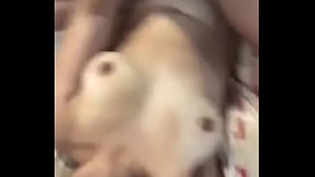 La novia de mi amigo no para de grabarse y gritar como le doy en el hotel