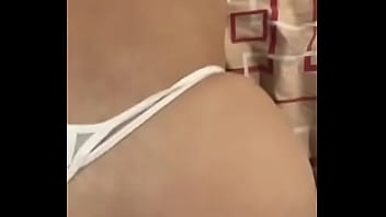 La novia de mi amigo no para de grabarse y gritar como le doy en el hotel