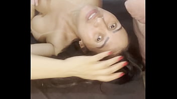 Morena safada chupando um pau