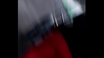 Culito rojo en la calle