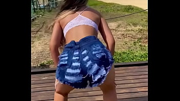 Gostosa dancando