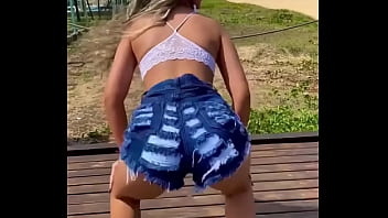 Gostosa dancando