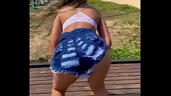 Gostosa dancando