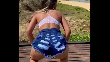 Gostosa dancando