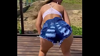 Gostosa dancando
