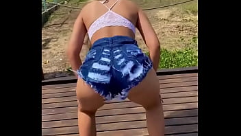 Gostosa dancando