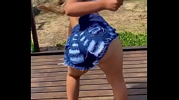 Gostosa dancando