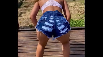 Gostosa dancando