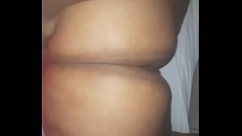 Buenaa nalgas tiene esta vecina mia