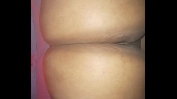 Buenaa nalgas tiene esta vecina mia