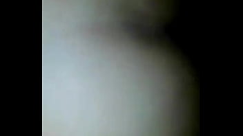 Mamando e tomando leite no rabo