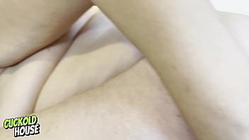 Marido corno providencia fila de paus para esposa chupar e dar o cú