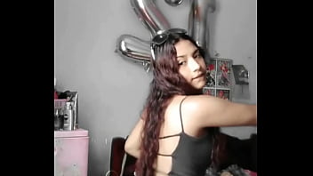 Stefa chibola mueve rico culo