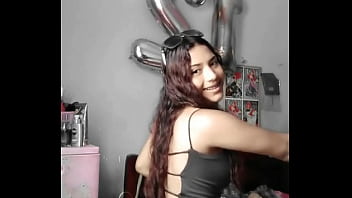 Stefa chibola mueve rico culo