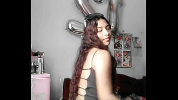 Stefa chibola mueve rico culo