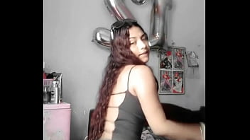 Stefa chibola mueve rico culo