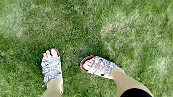 Barfuß in latschen