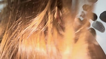 Mi madrastra milf me enseña una lección valiosa