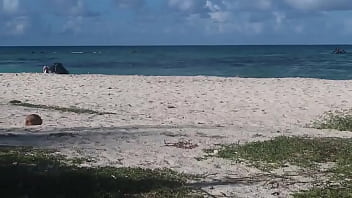 Hermosa vista frente al hotel isleño en la isla de san andres ven a disfrutar