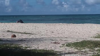 Hermosa vista frente al hotel isleño en la isla de san andres ven a disfrutar