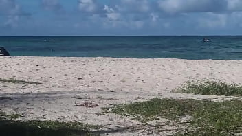 Hermosa vista frente al hotel isleño en la isla de san andres ven a disfrutar