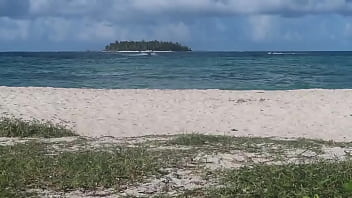 Hermosa vista frente al hotel isleño en la isla de san andres ven a disfrutar