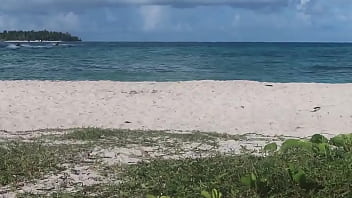 Hermosa vista frente al hotel isleño en la isla de san andres ven a disfrutar