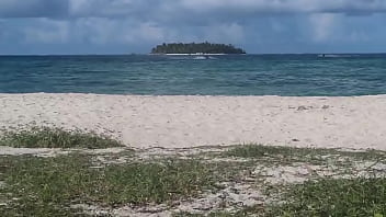 Hermosa vista frente al hotel isleño en la isla de san andres ven a disfrutar
