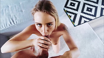 Cumming at natural pretty on pussy blonde on pov
