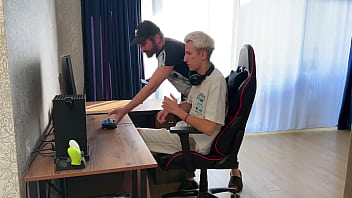 Сводный сын до сих пор девственник пора это исправить Ну и самому развлечься