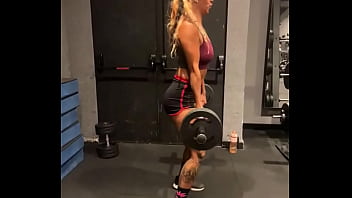 Será que agora vai projeto bumbum na nuca