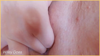 Milfs pussy after she masturbates hard