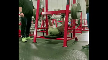 Anything over 500# requires 2 spotters anything that makes my legs quiver like this and i’m fuckin down have an