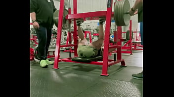 Anything over 500# requires 2 spotters anything that makes my legs quiver like this and i’m fuckin down have an