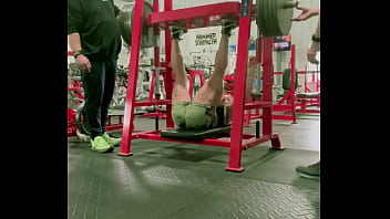 Anything over 500# requires 2 spotters anything that makes my legs quiver like this and i’m fuckin down have an