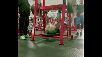 Anything over 500# requires 2 spotters anything that makes my legs quiver like this and i’m fuckin down have an
