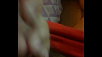 Busca alguna vagina para llenar de leche