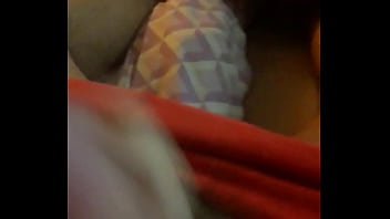 Busca alguna vagina para llenar de leche