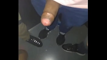 Hoje meu marido me levou no swing e me fez de putinha tive que mamar vários