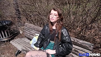 Je baise cette belle brunette dans tous les sens Je baise cette belle brunette dans tous les sens