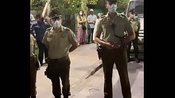 Se lo chupan a policías