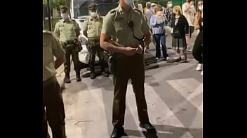 Se lo chupan a policías