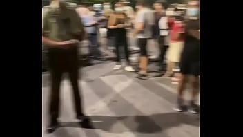 Se lo chupan a policías