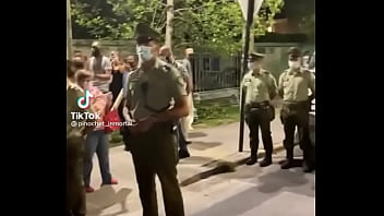 Se lo chupan a policías