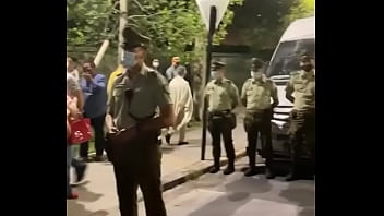 Se lo chupan a policías