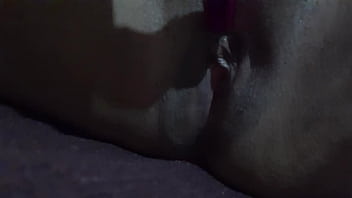 Introduzi um objeto na minha buceta