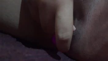 Introduzi um objeto na minha buceta