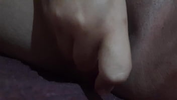 Introduzi um objeto na minha buceta